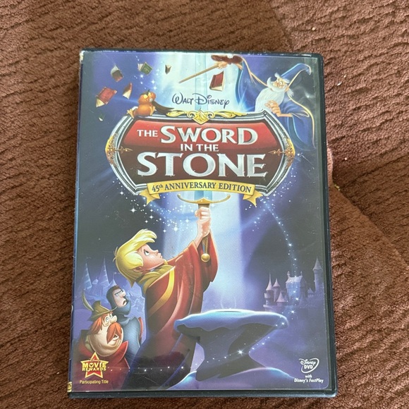 Disney's The Sword in the Stone 45th Anniversary Edition - Blue and Red Cover - Picture 1 of 1